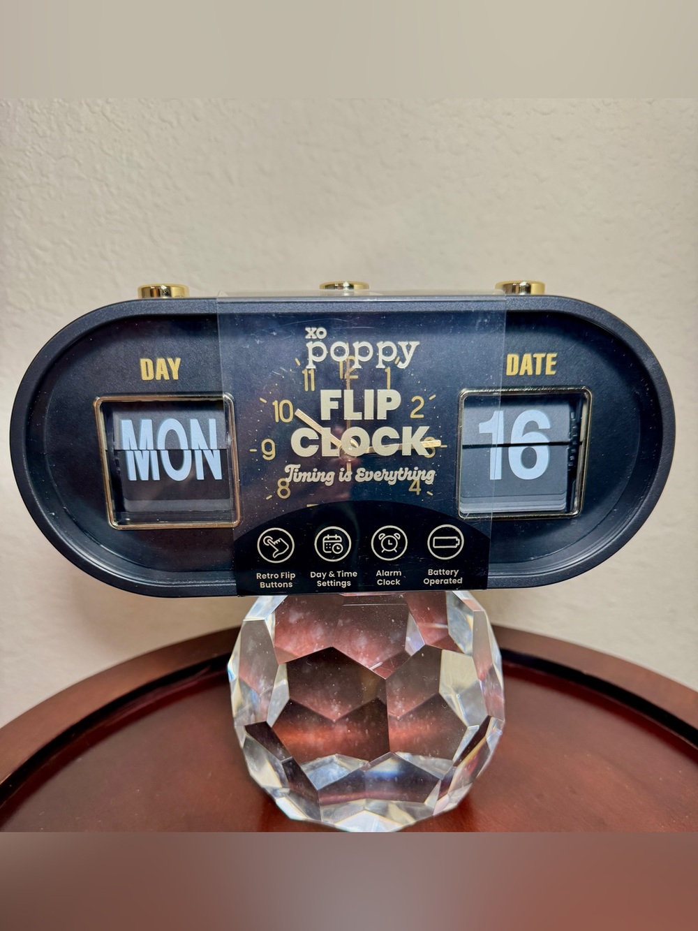 Poppy Flip Clock Day & Date Calendar - Black